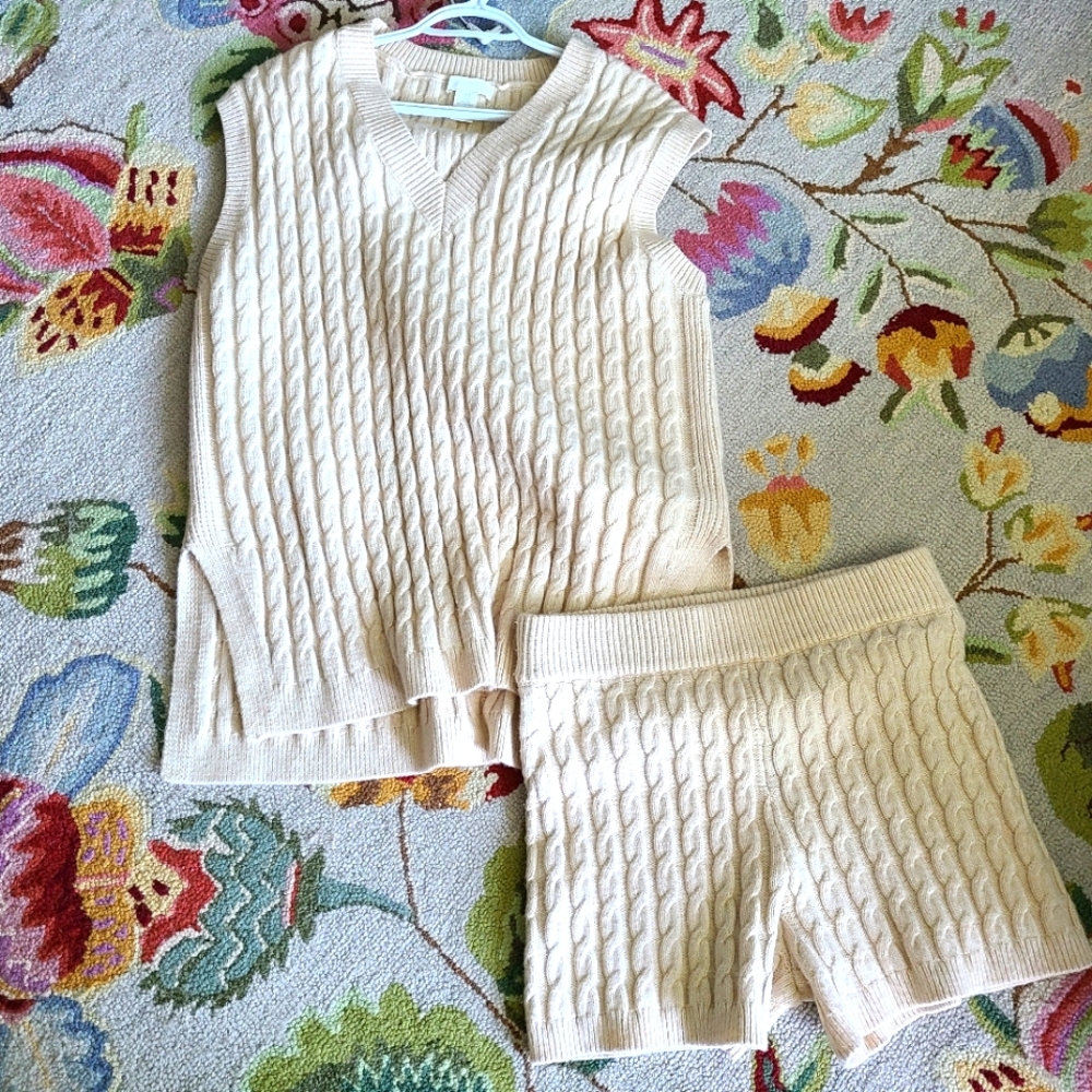 Cable-knit sweater vest set